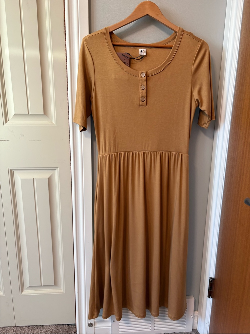 Little and Lively Esme Casual Short Sleeve Midi Dress in Honey